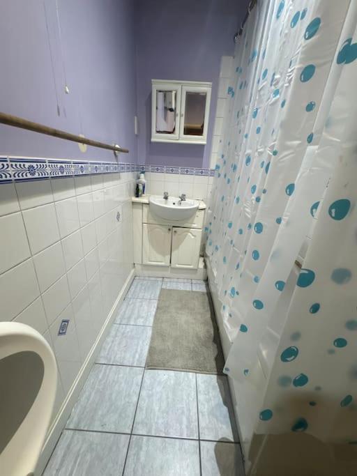 לונדון Private Double Bedroom In Hounslow Near Heathrow מראה חיצוני תמונה
